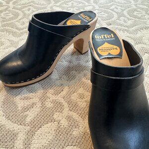Swedish Hasbeen Slip-In Classic Clog, size 37